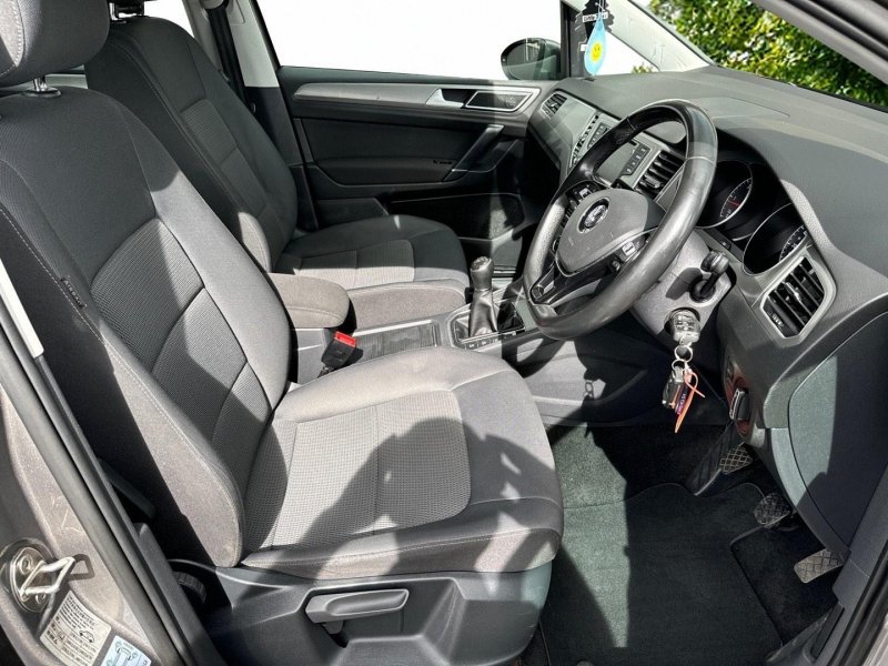 VOLKSWAGEN GOLF SV