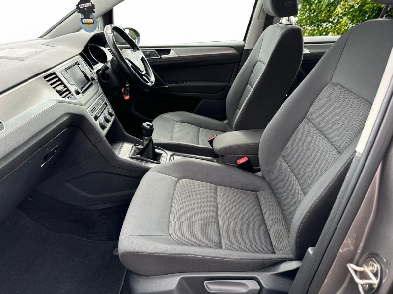 VOLKSWAGEN GOLF SV