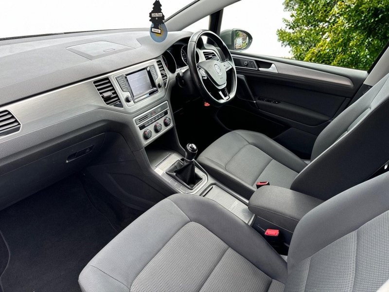 VOLKSWAGEN GOLF SV