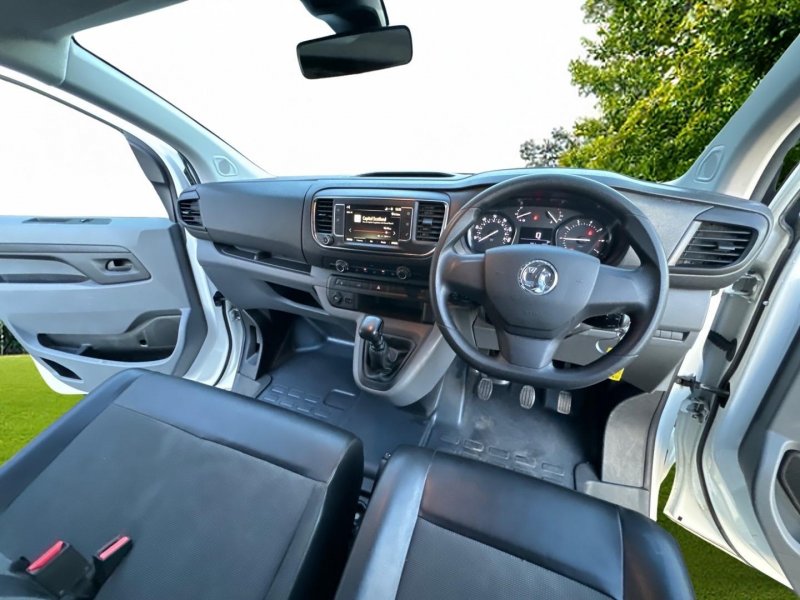 VAUXHALL VIVARO