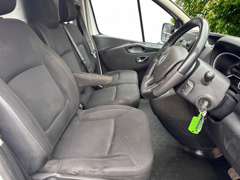 VAUXHALL VIVARO