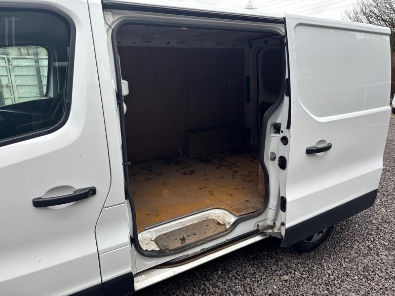 VAUXHALL VIVARO