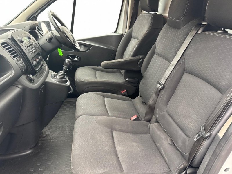VAUXHALL VIVARO