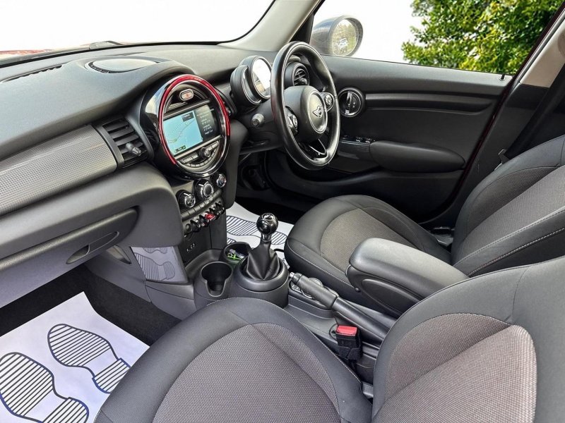 MINI HATCH