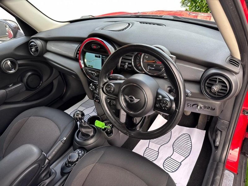 MINI HATCH