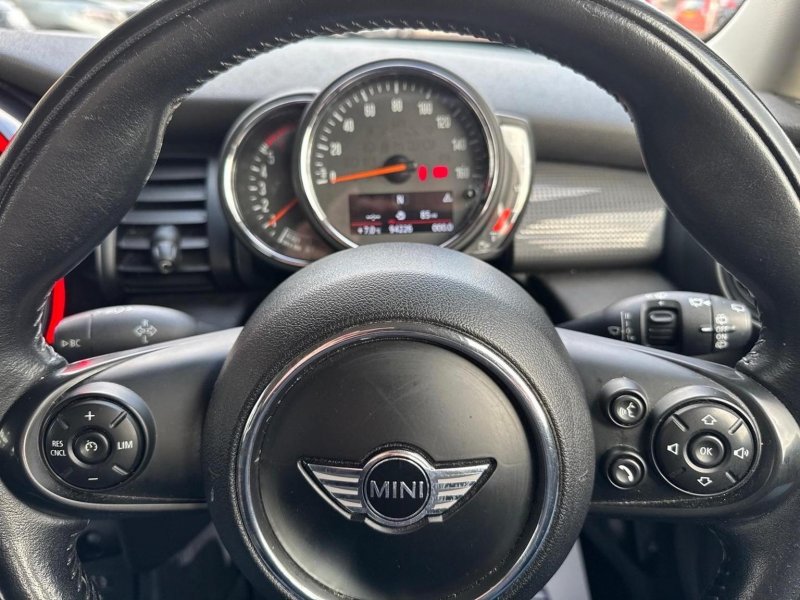 MINI HATCH
