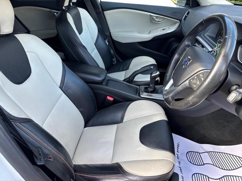 VOLVO V40 CROSS COUNTRY