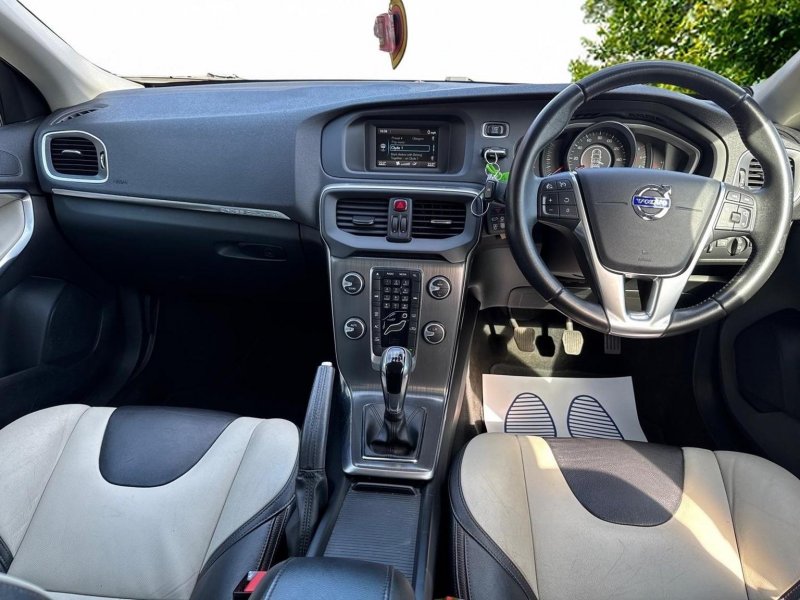 VOLVO V40 CROSS COUNTRY