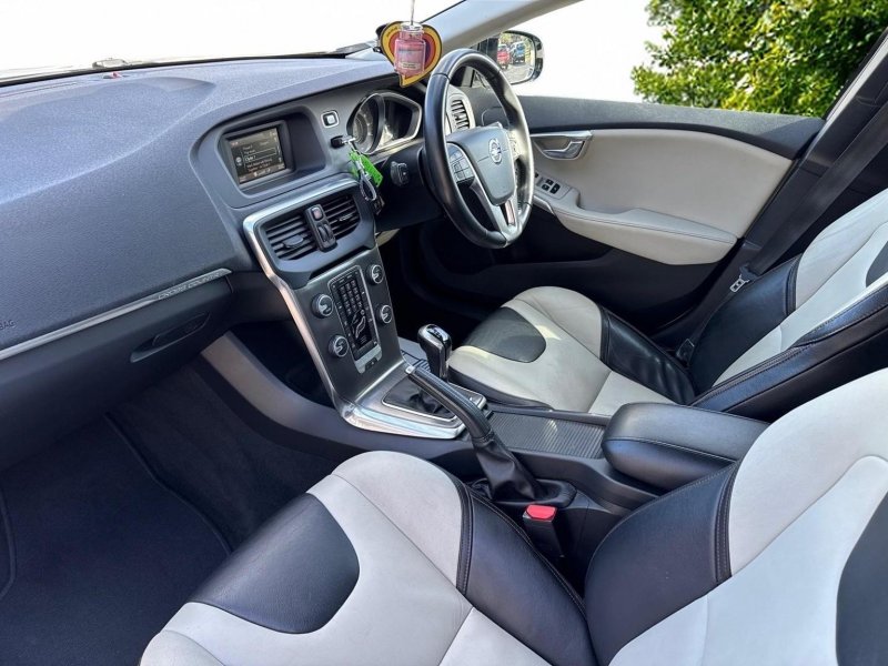 VOLVO V40 CROSS COUNTRY